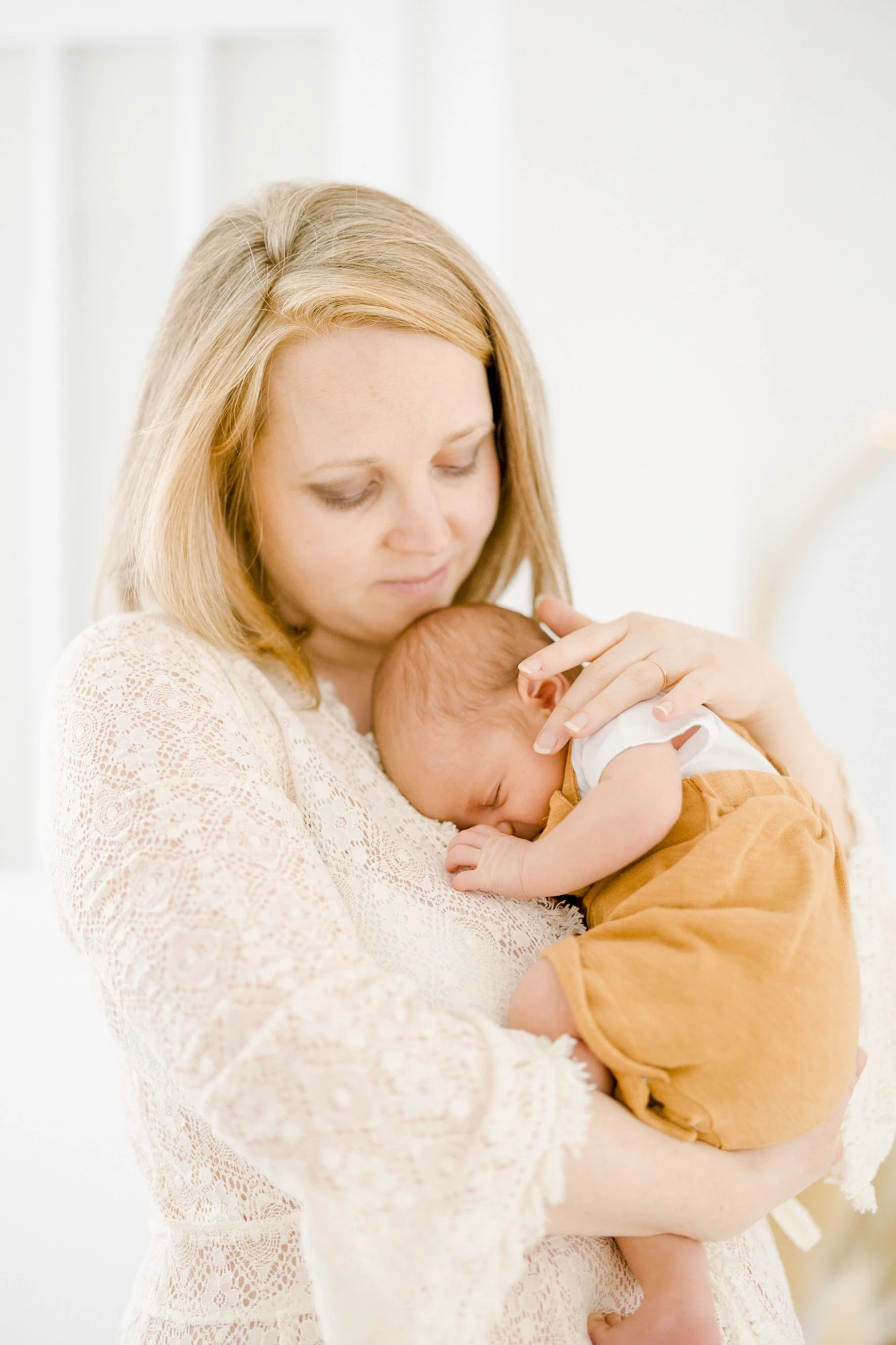 bonheur enfant sourire amour beige